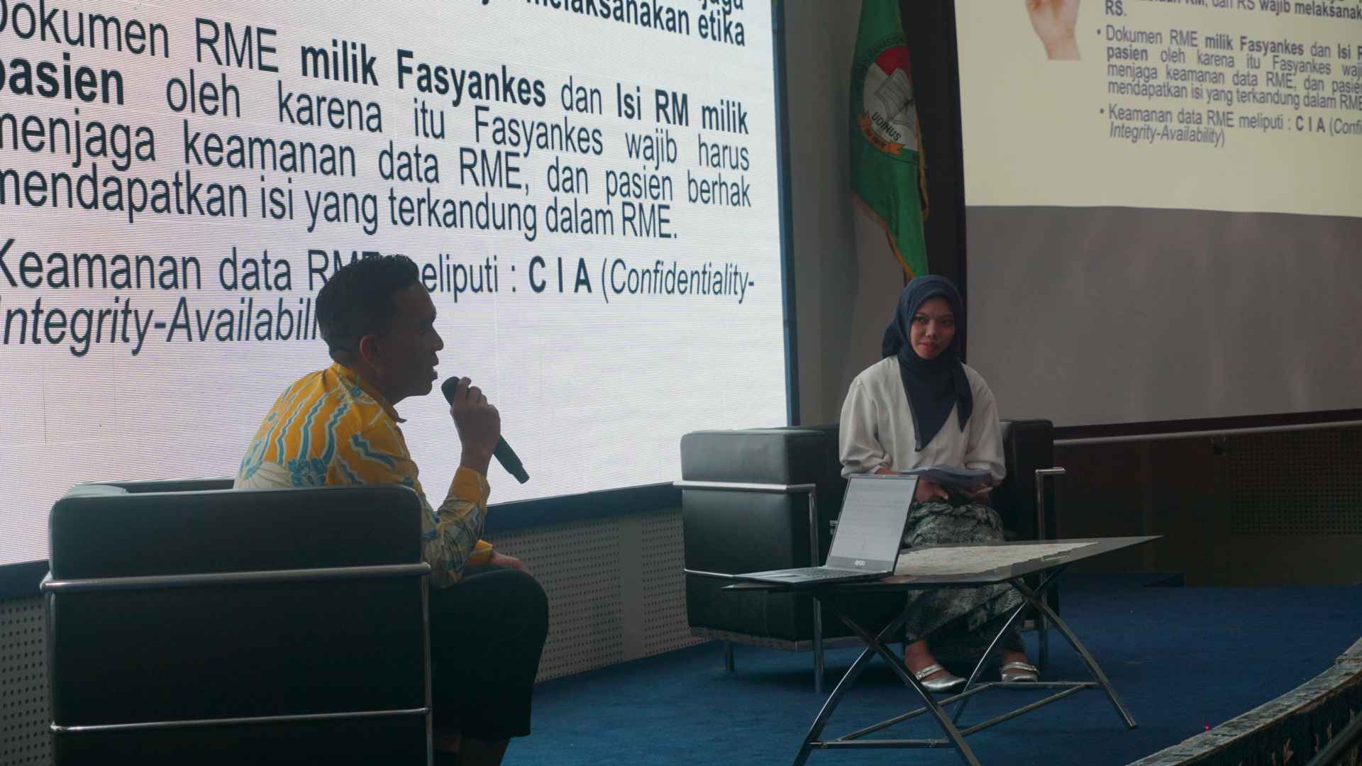 Penyampaian materi kedua oleh Bapak Sugiharto, S.K.M., MH